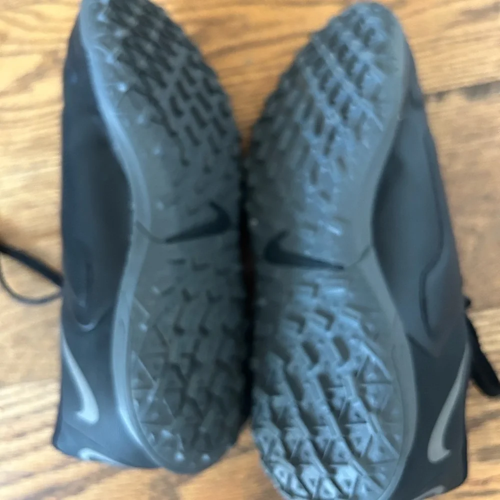 Nike Tiempo Legend 9 Indoor Club Soccer Shoes Size 6 Youth